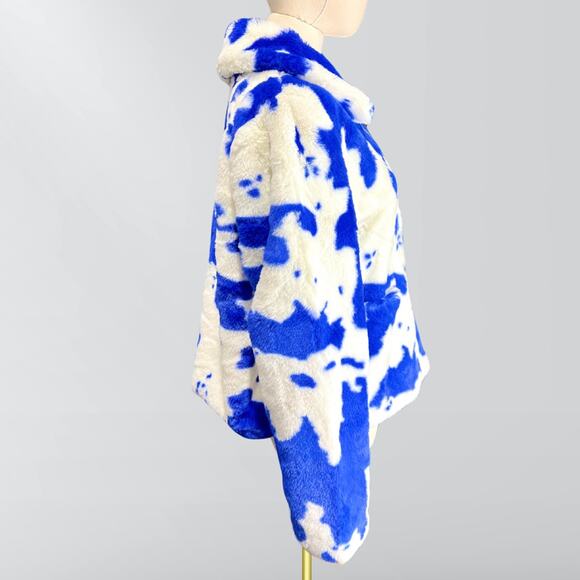 NWT Girlfriend Material Jax Faux Fur Blue Cow Print Jacket Coat - Picture 2 of 4